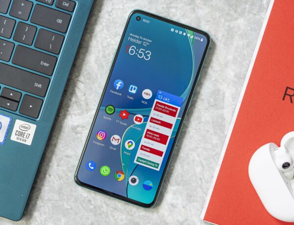 OnePlus 8T review voorkant