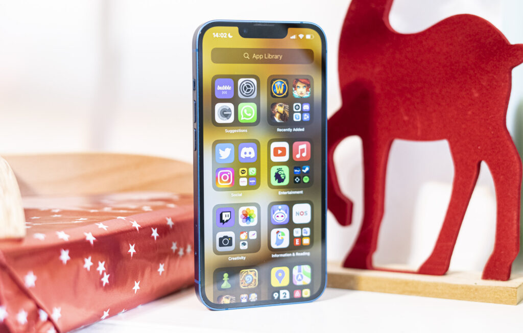 Apple iPhone 13 97