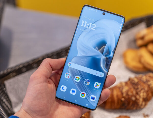 Motorola Edge 50 Pro 35