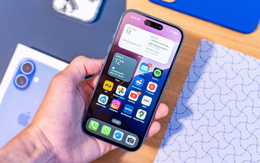 Apple iPhone 16-06