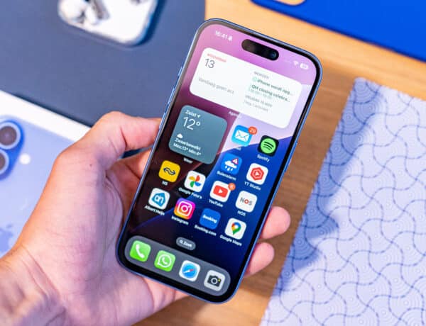 Apple iPhone 16-06